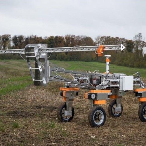 ROBOT TỰ ĐỘNG CHÍCH ĐIỆN ĐỂ DIỆT CỎ DẠI